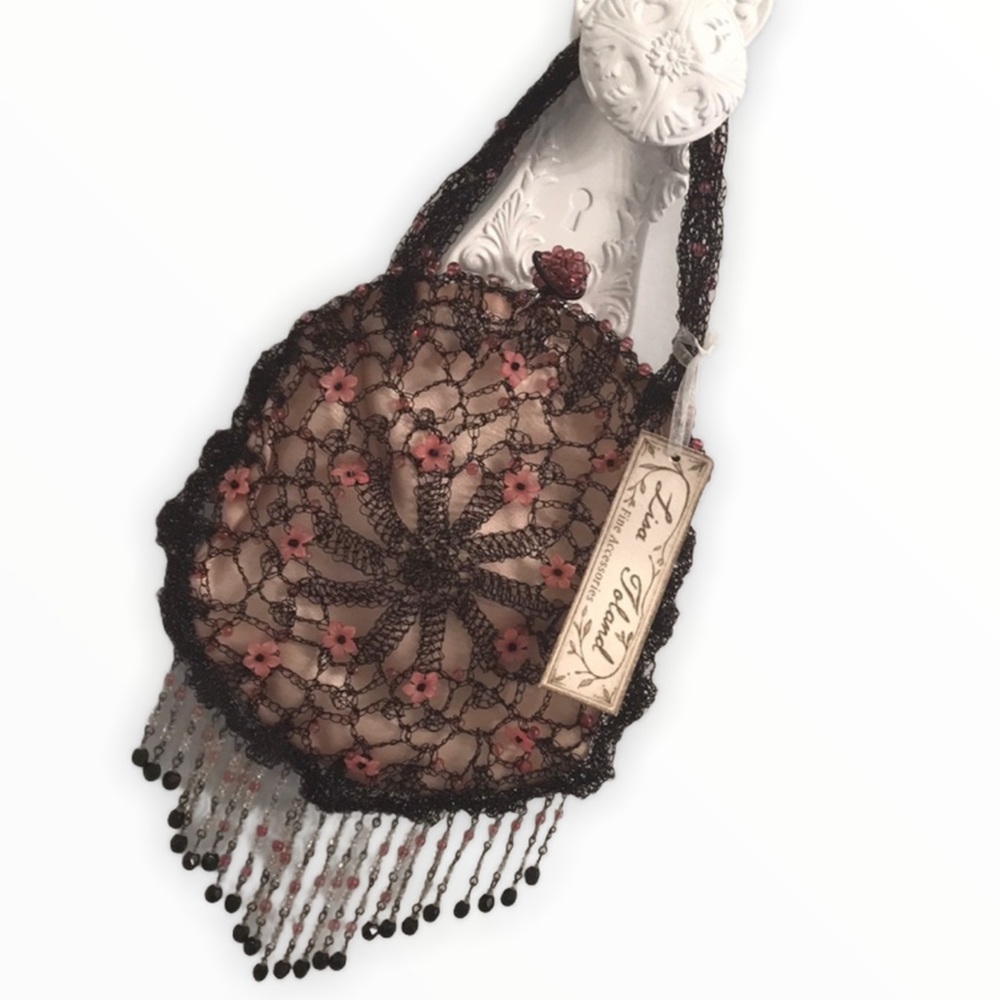Lisa Toland beaded wire crotchet bag